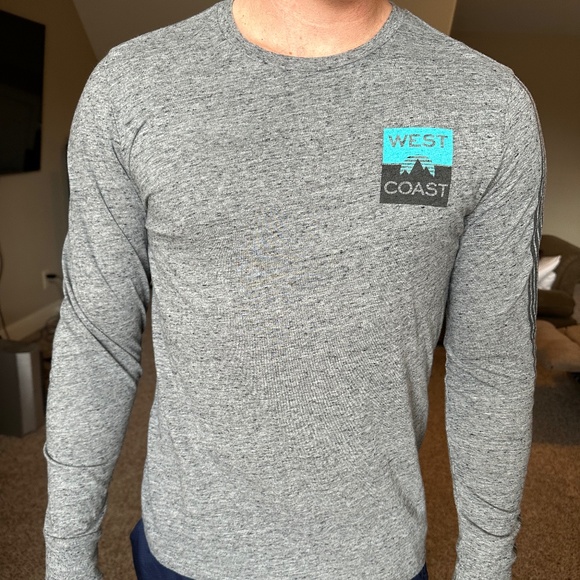 Old Navy West Coast Slim Fitting Soft Washed Medium Men's Long Sleeve T-Shirt - Picture 1 of 6